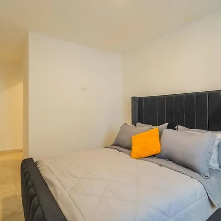 5 Bedroom - Close To Walled Cartagena