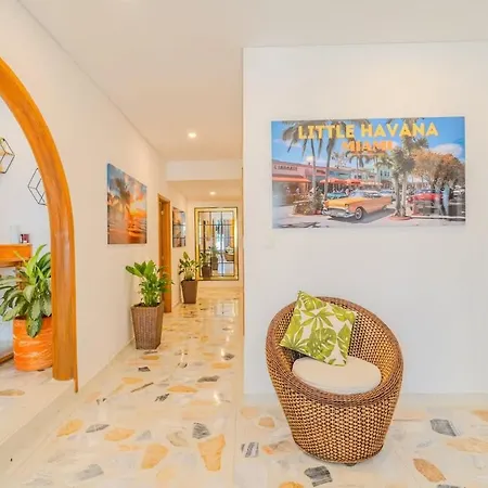 5 Bedroom - Close To Walled *
